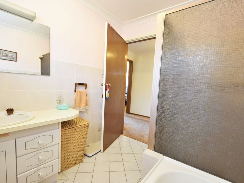 143 Edwards Street, Young NSW 2594