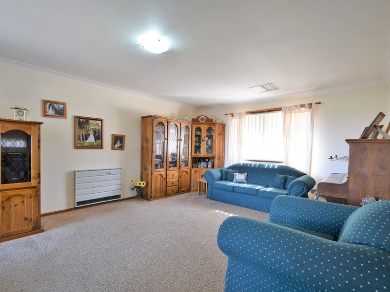 143 Edwards Street, Young NSW 2594