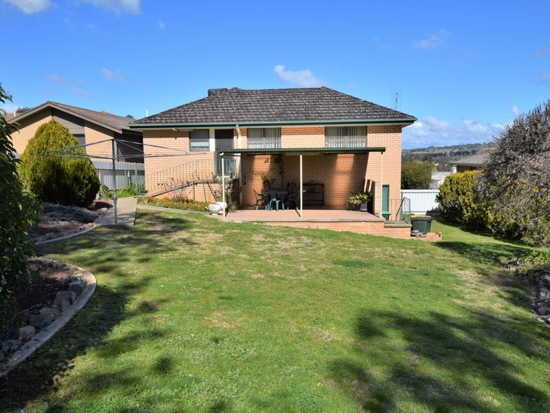 143 Edwards Street, Young NSW 2594