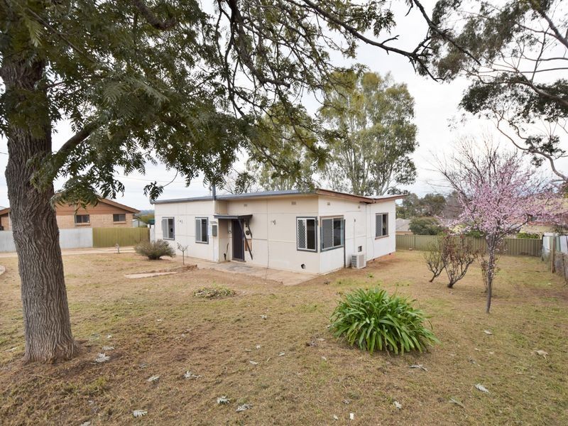 88 Blackett Avenue, Young NSW 2594
