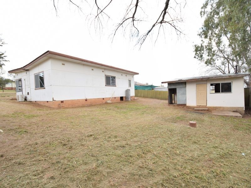 88 Blackett Avenue, Young NSW 2594