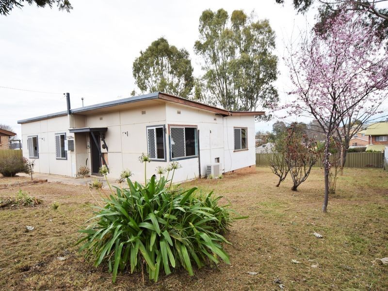 88 Blackett Avenue, Young NSW 2594