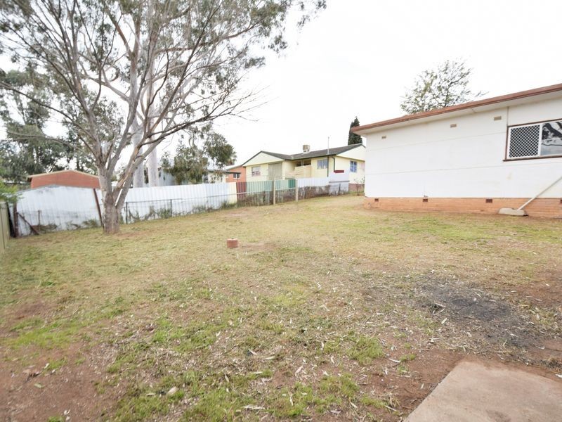 88 Blackett Avenue, Young NSW 2594