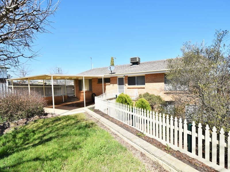 9 Barwang Street, Young NSW 2594
