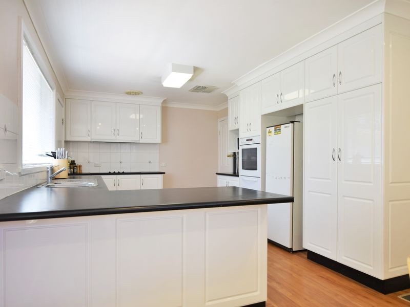 9 Barwang Street, Young NSW 2594