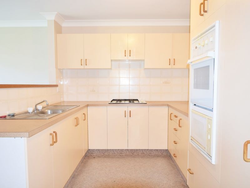 4 Old Barracks Lane, Young NSW 2594