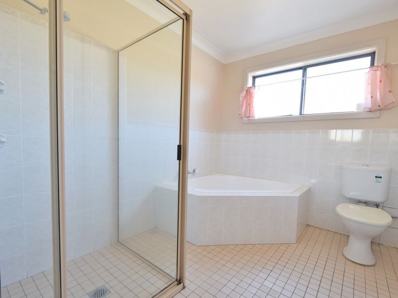 4 Old Barracks Lane, Young NSW 2594
