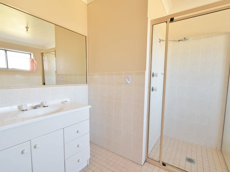 4 Old Barracks Lane, Young NSW 2594