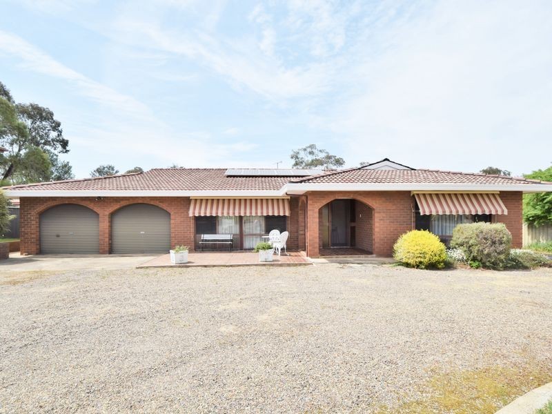 65 Blackett Avenue, Young NSW 2594