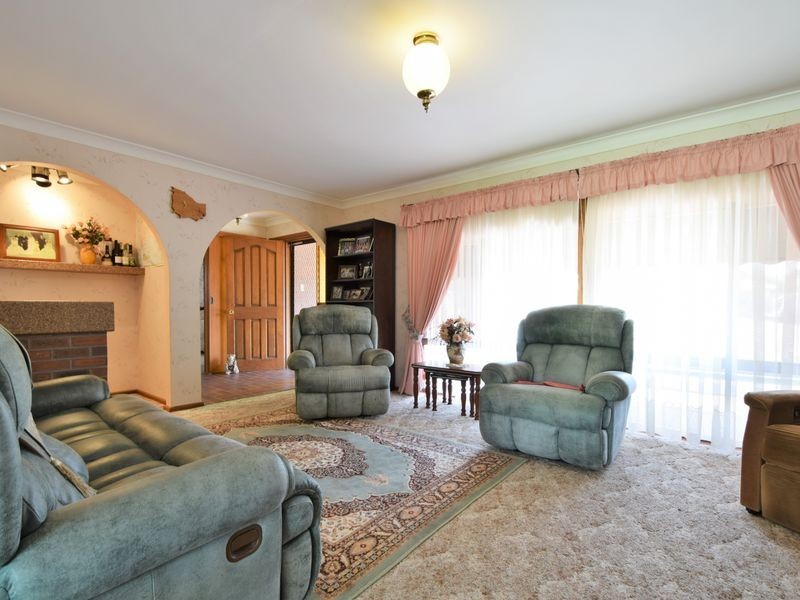 65 Blackett Avenue, Young NSW 2594