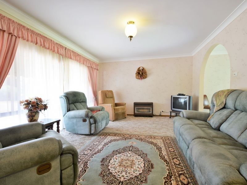 65 Blackett Avenue, Young NSW 2594