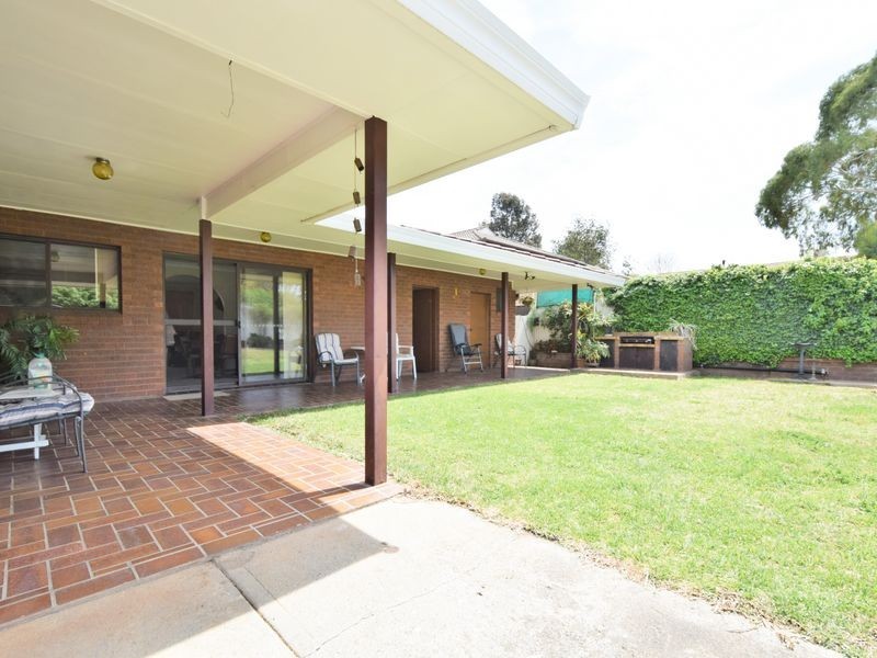 65 Blackett Avenue, Young NSW 2594