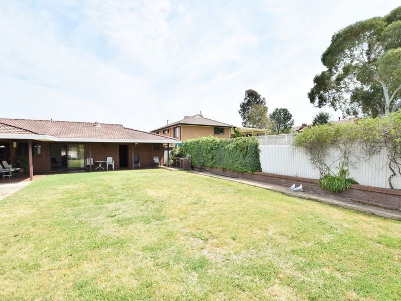 65 Blackett Avenue, Young NSW 2594