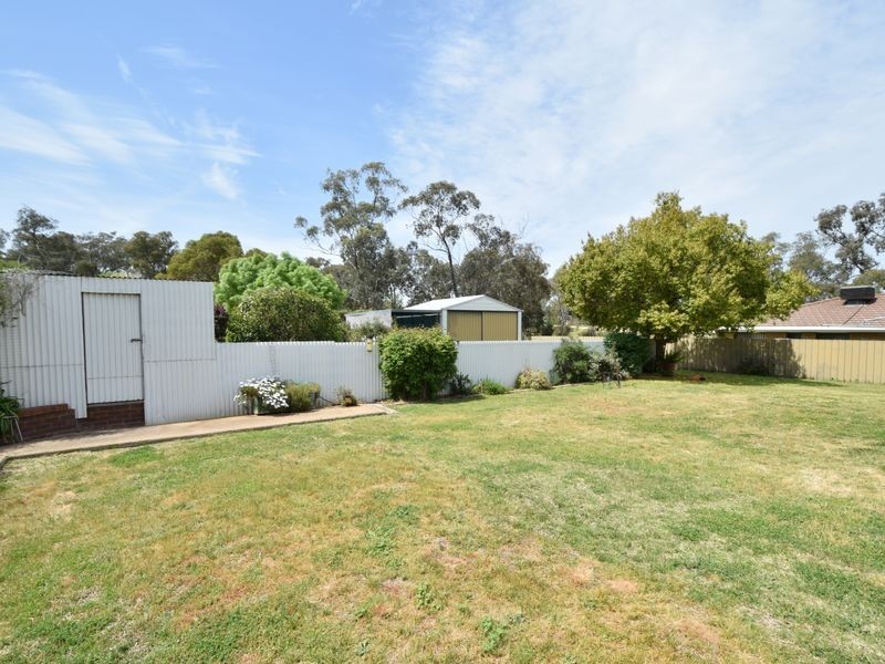 65 Blackett Avenue, Young NSW 2594