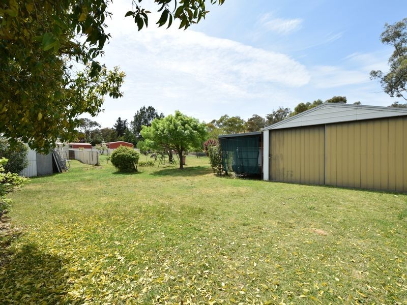 65 Blackett Avenue, Young NSW 2594