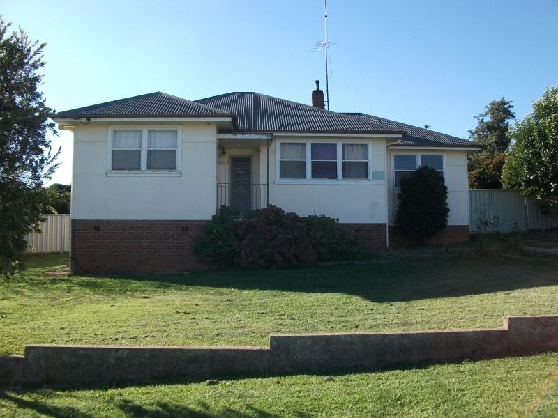 3 Brock Street, Young NSW 2594
