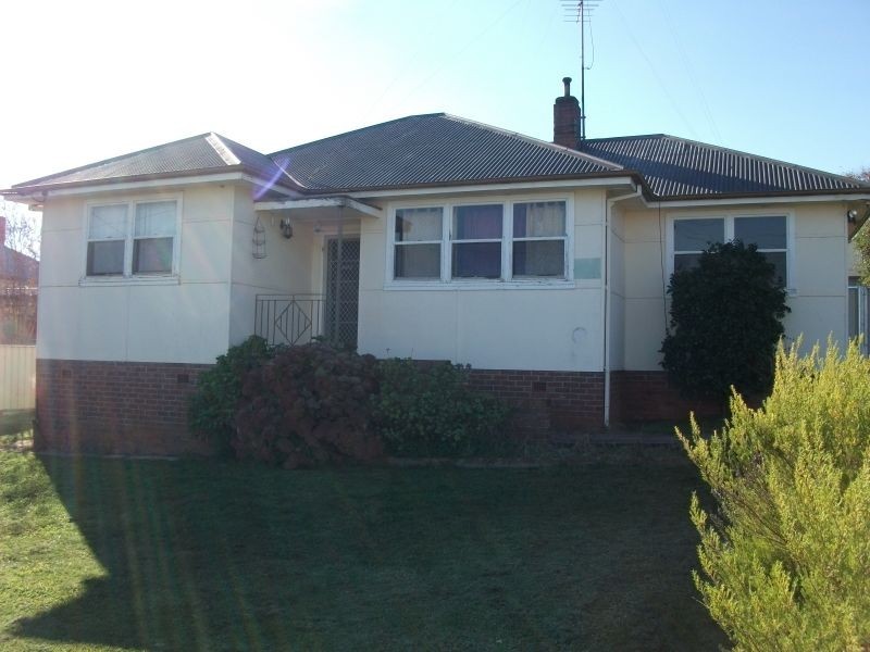 3 Brock Street, Young NSW 2594