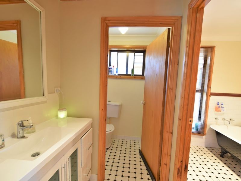 17 Dwyer Drive, Young NSW 2594