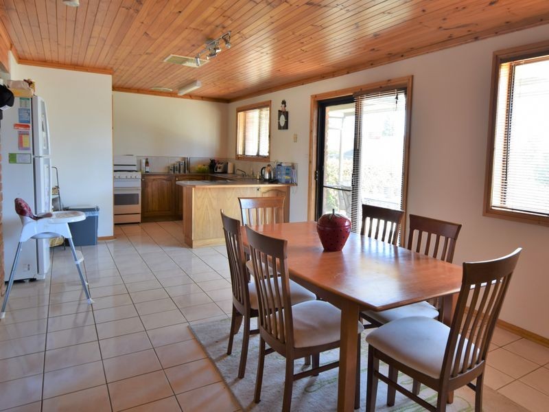 17 Dwyer Drive, Young NSW 2594