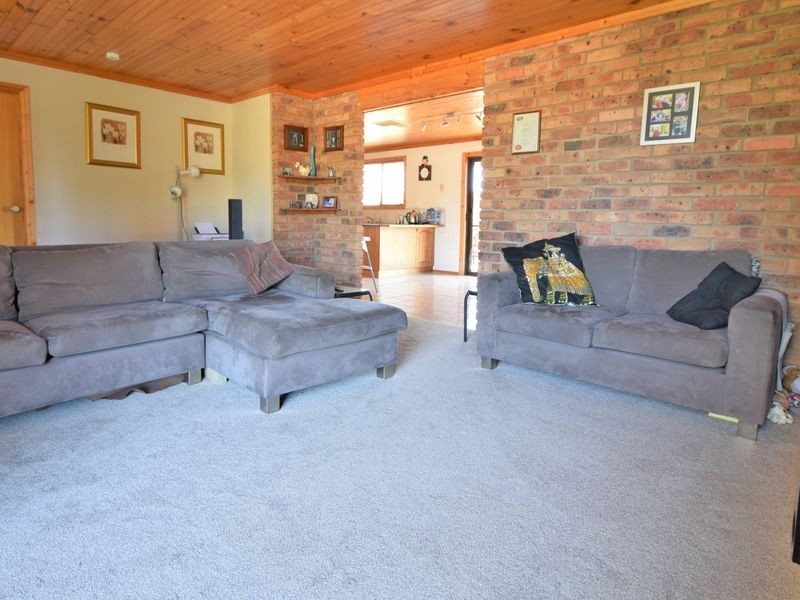 17 Dwyer Drive, Young NSW 2594