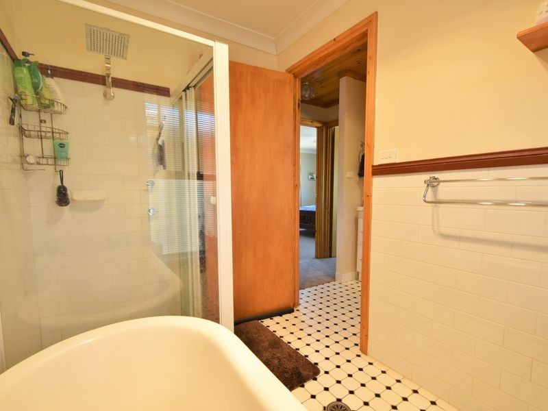 17 Dwyer Drive, Young NSW 2594