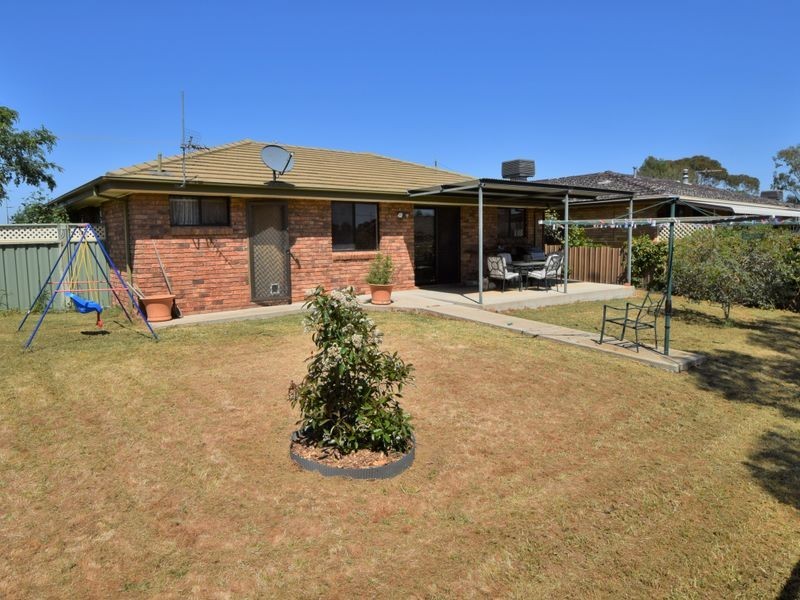 17 Dwyer Drive, Young NSW 2594