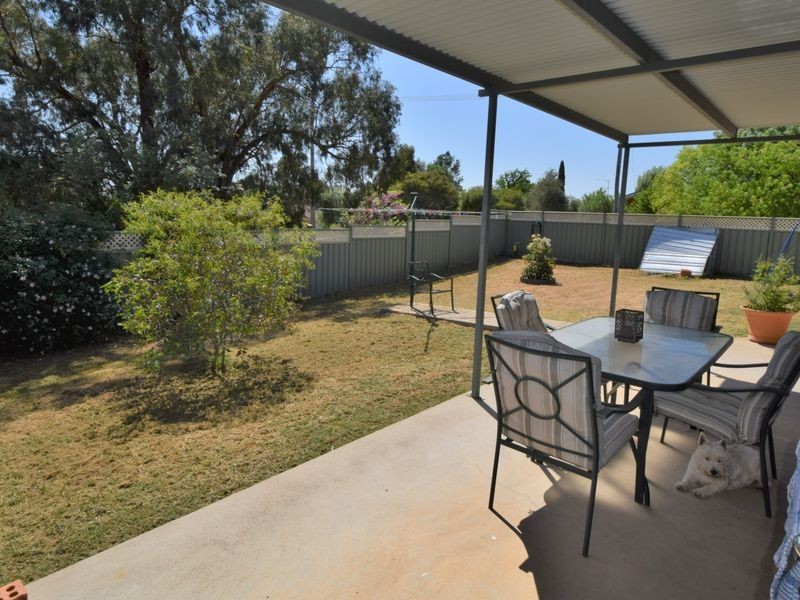 17 Dwyer Drive, Young NSW 2594