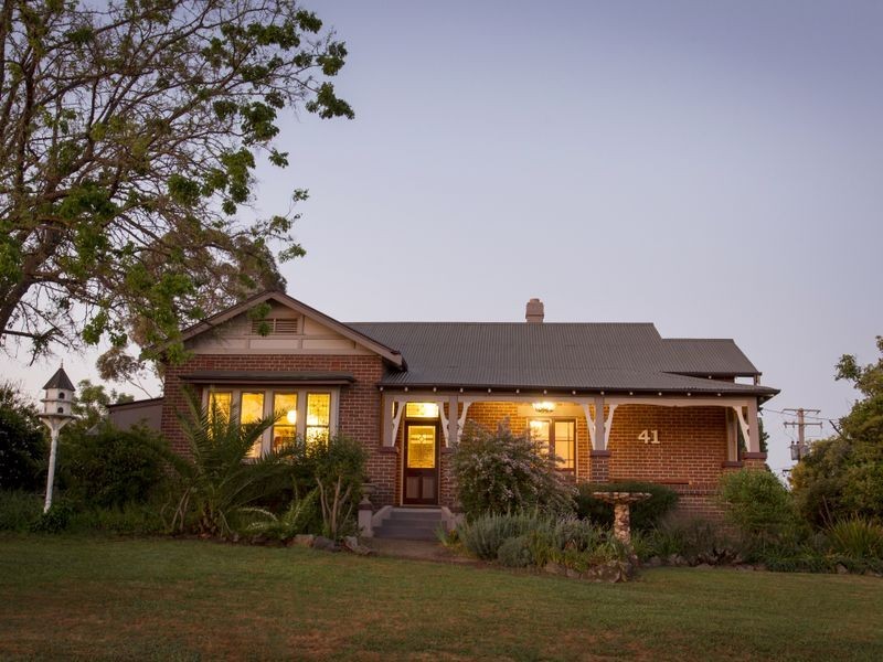 41 Edwards Street, Young NSW 2594