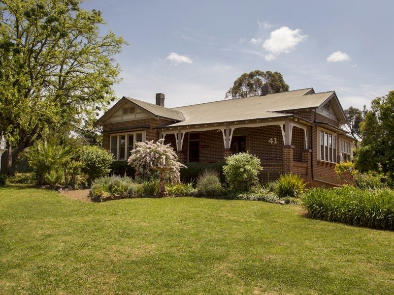41 Edwards Street, Young NSW 2594