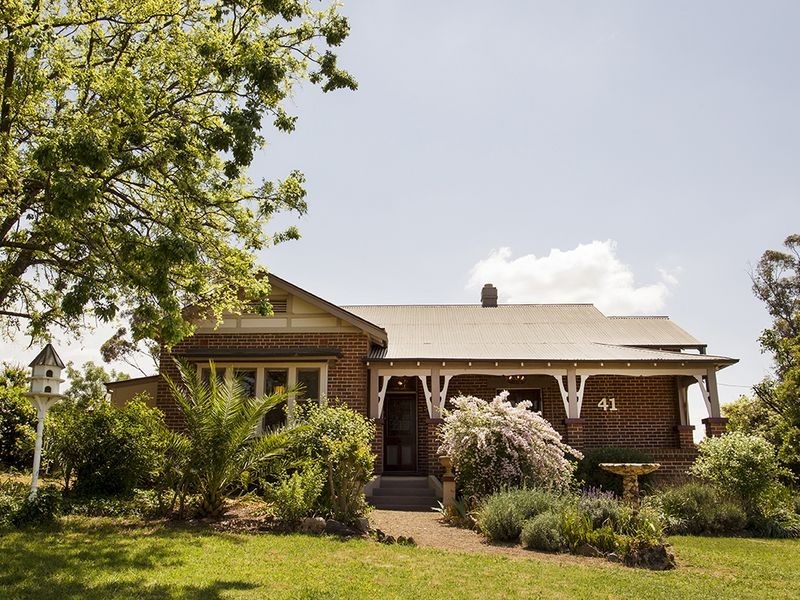 41 Edwards Street, Young NSW 2594