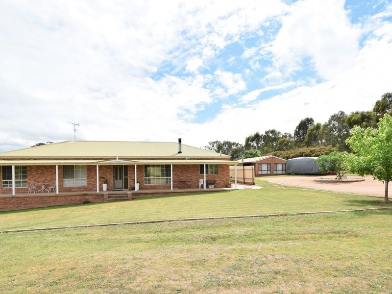 80 Normans Rd, Young NSW 2594