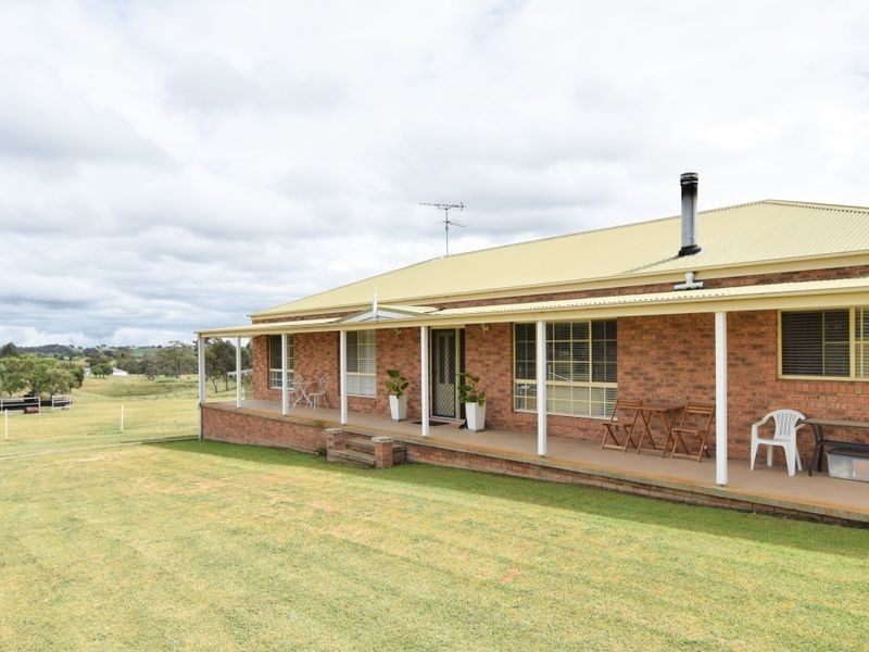 80 Normans Rd, Young NSW 2594