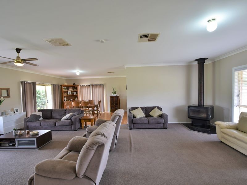 80 Normans Rd, Young NSW 2594