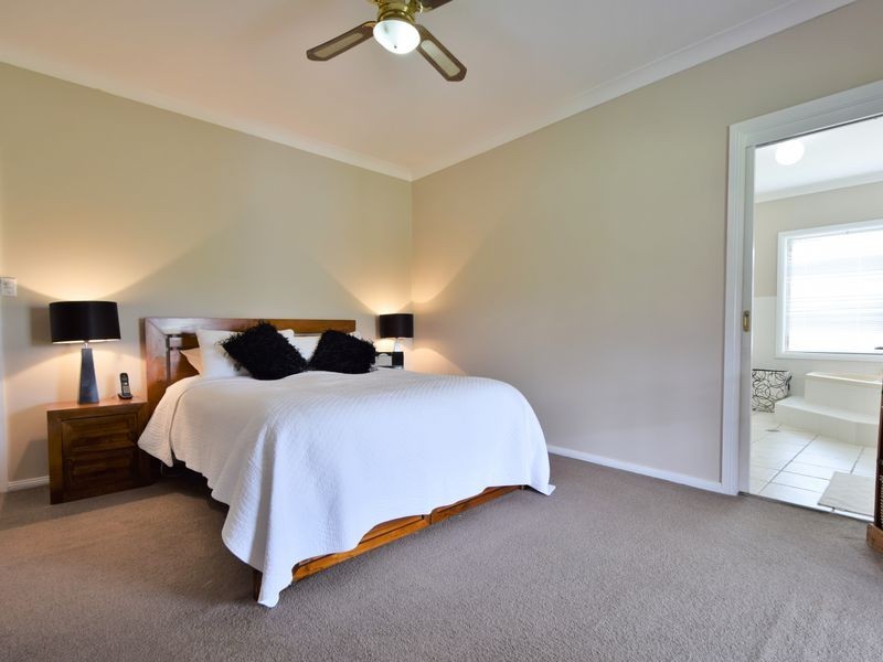 80 Normans Rd, Young NSW 2594