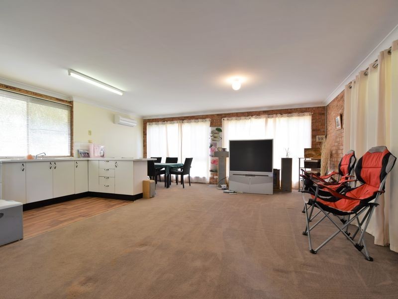 80 Normans Rd, Young NSW 2594