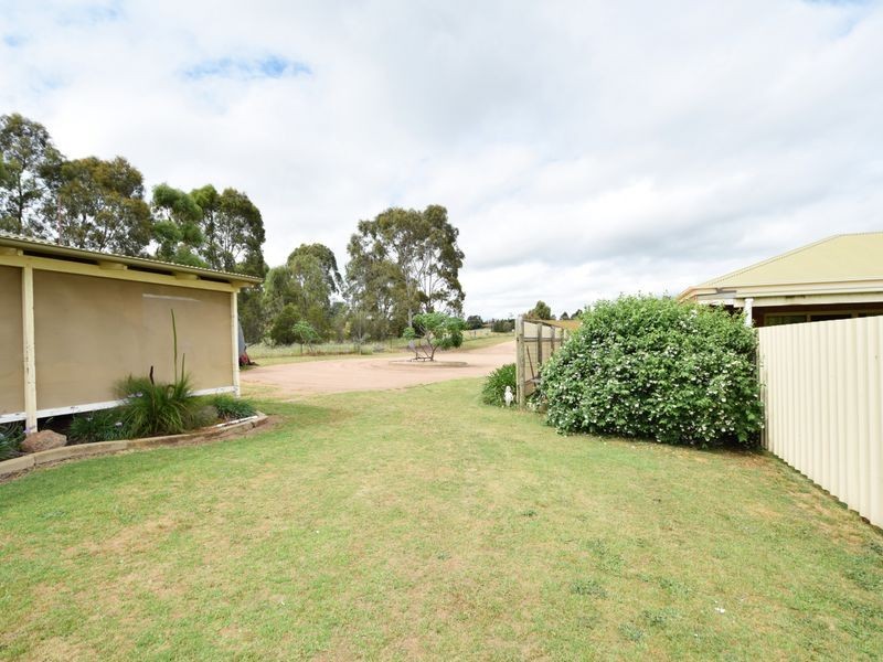 80 Normans Rd, Young NSW 2594