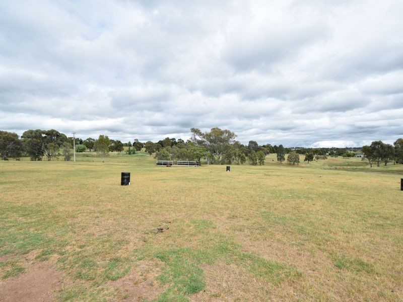 80 Normans Rd, Young NSW 2594