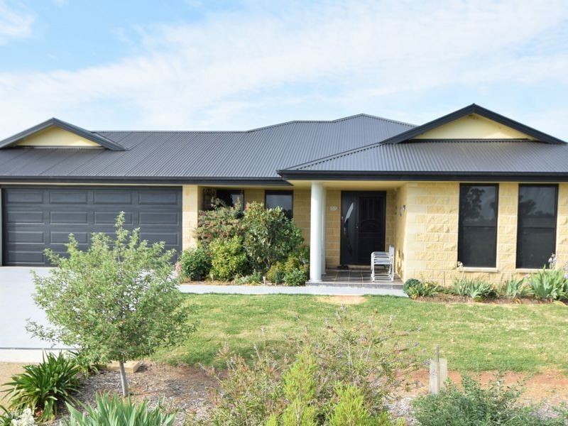 95 Belmore Road, Young NSW 2594