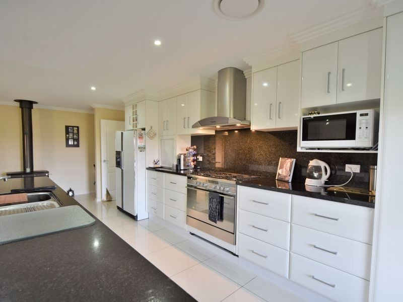 95 Belmore Road, Young NSW 2594