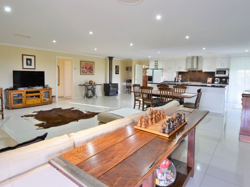 95 Belmore Road, Young NSW 2594