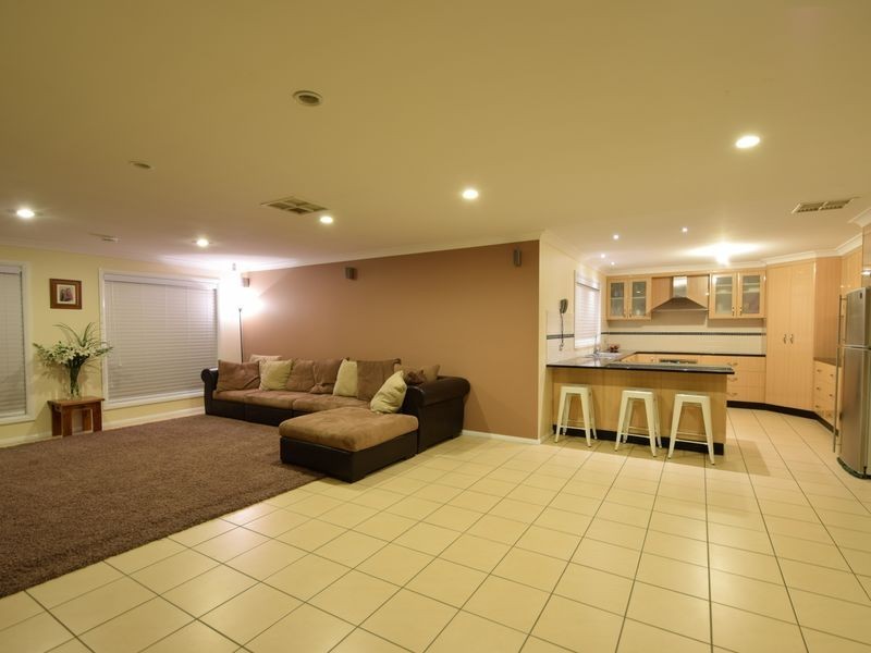 17 Old Monteagle Rd, Young NSW 2594