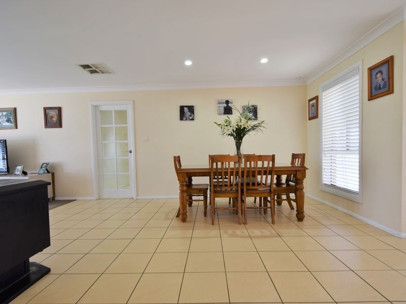 17 Old Monteagle Rd, Young NSW 2594