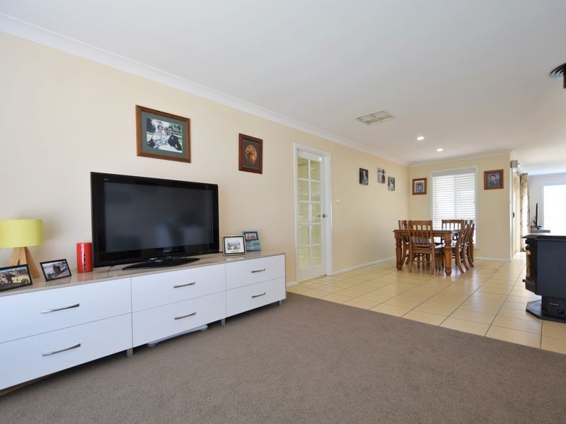 17 Old Monteagle Rd, Young NSW 2594