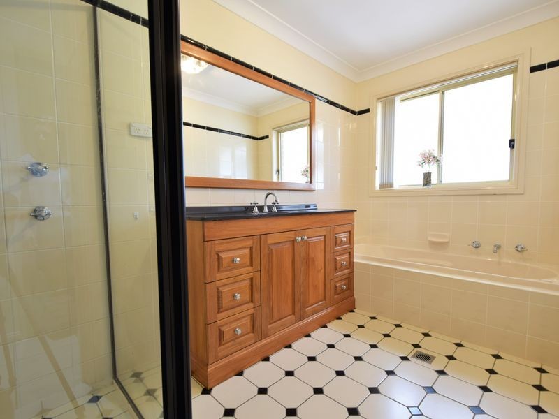 17 Old Monteagle Rd, Young NSW 2594