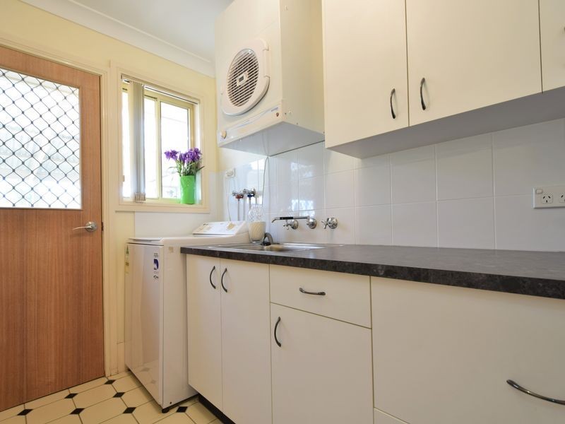 17 Old Monteagle Rd, Young NSW 2594