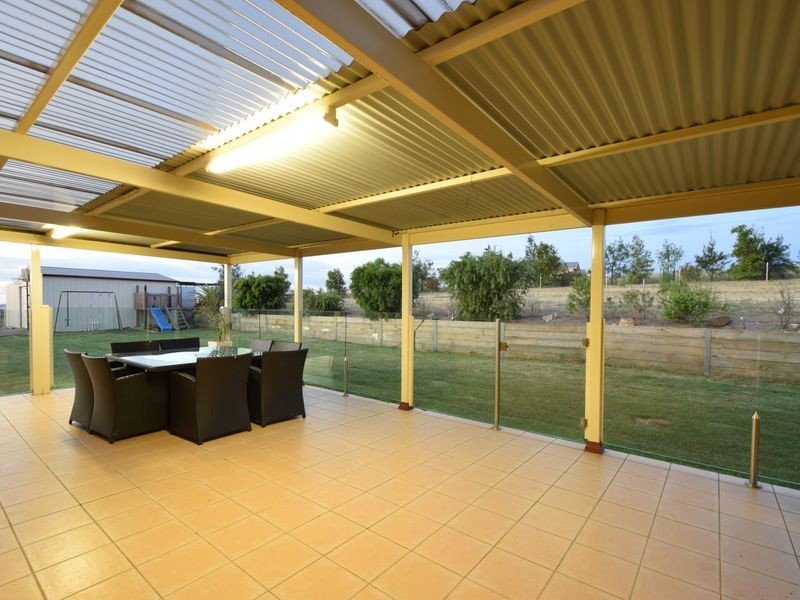 17 Old Monteagle Rd, Young NSW 2594