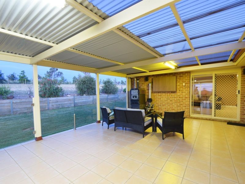 17 Old Monteagle Rd, Young NSW 2594