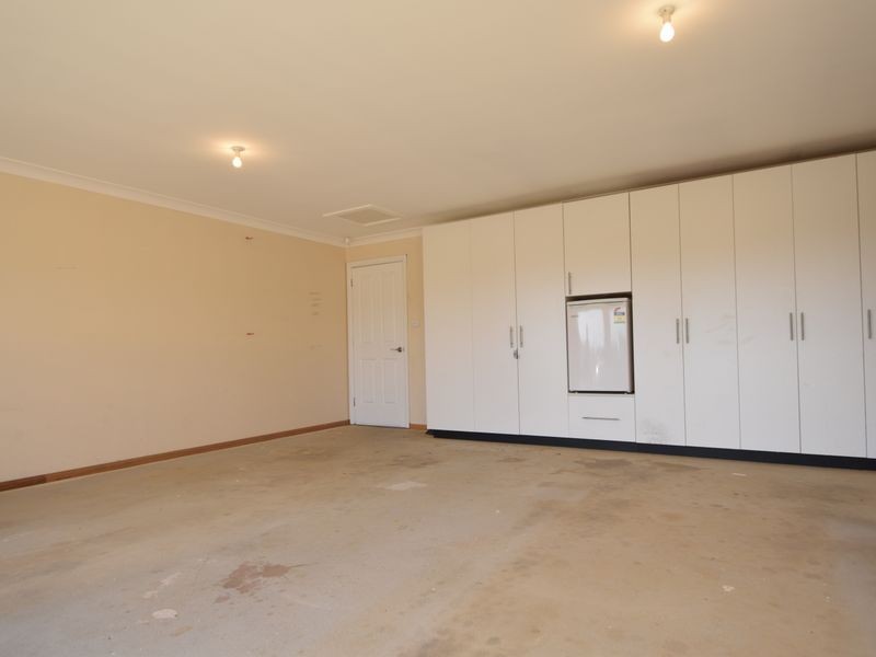 17 Old Monteagle Rd, Young NSW 2594
