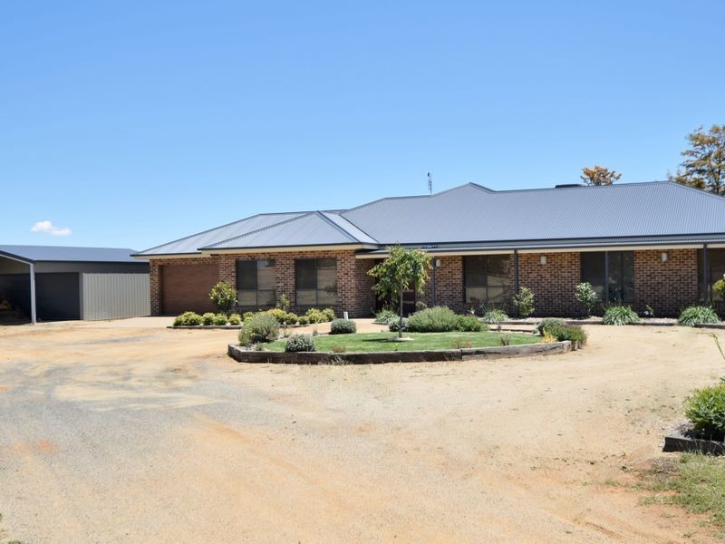 205 Henry Lawson Way, Young NSW 2594