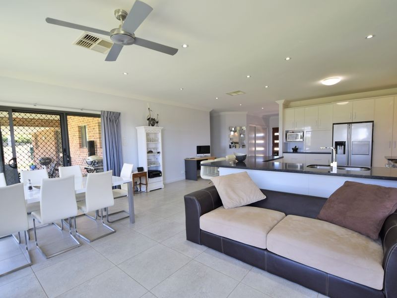 205 Henry Lawson Way, Young NSW 2594